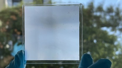 Metamaterial PMMM: Licht wird gestreut und durchgelassen, Infrarotstrahlung reflektiert. (Bild: Gan Huang/KIT) (Gan Huang/KIT)