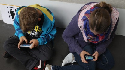 Ein Social-Media-Verbot für Kinder sollte nicht von ChatGPT diskutiert werden. (Bild: Sean Gallup/Getty Images) (Sean Gallup/Getty Images)