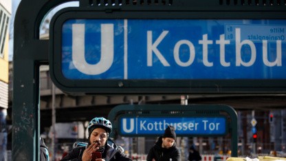 Am Kottbusser Tor soll bis Ende September 2026 der erste Verhaltensscanner in Berlin in Betrieb gehen. (Bild: DAVID GANNON/AFP via Getty Images) (DAVID GANNON/AFP via Getty Images)