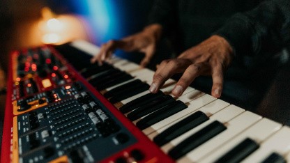 Landgericht urteilt im KI-Musikstreit (Symbolbild) (Bild: Gera Cejas / Pexels) (Gera Cejas / Pexels)