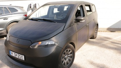 Sono Motors hatte die Solarfolien f&uuml;r das Solorauto Sion selbst entwickelt. (Bild: Friedhelm Greis/Golem) (Friedhelm Greis/Golem)