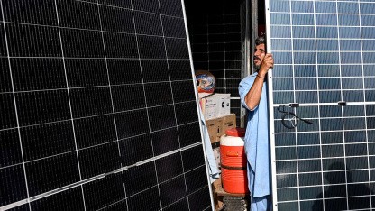 In Pakistan beschleunigt sich der Zubau von Solaranlagen. (Bild: AFP via Getty Images/Arif Ali) (AFP via Getty Images/Arif Ali)